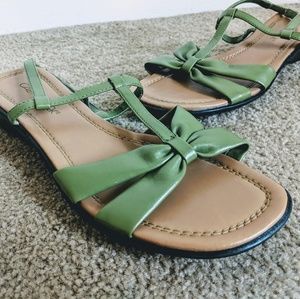 Women's Size 7 Tan and Green Cabin Creek Sandal